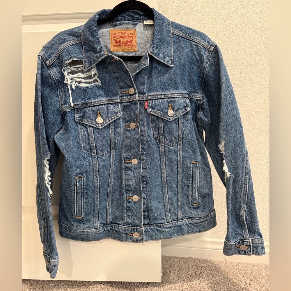 Levi's Distressed Denim Jean Jacket. Women’s size Medium.